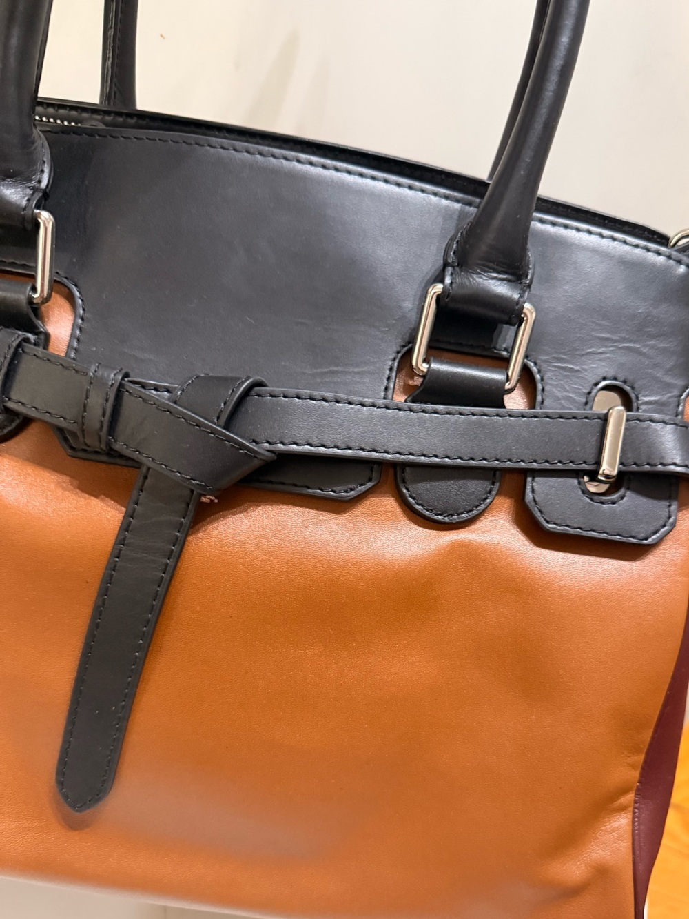 Charles Jourdan Black and Brown Leather Shoulder Bag - Picture 5 of 7